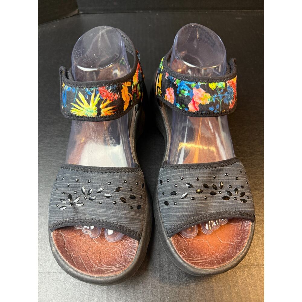 Bzees Jemma Sandals Women's 9.5M Floral/Black Comfort Ankle Strap Wedge Studded - Picture 4 of 9